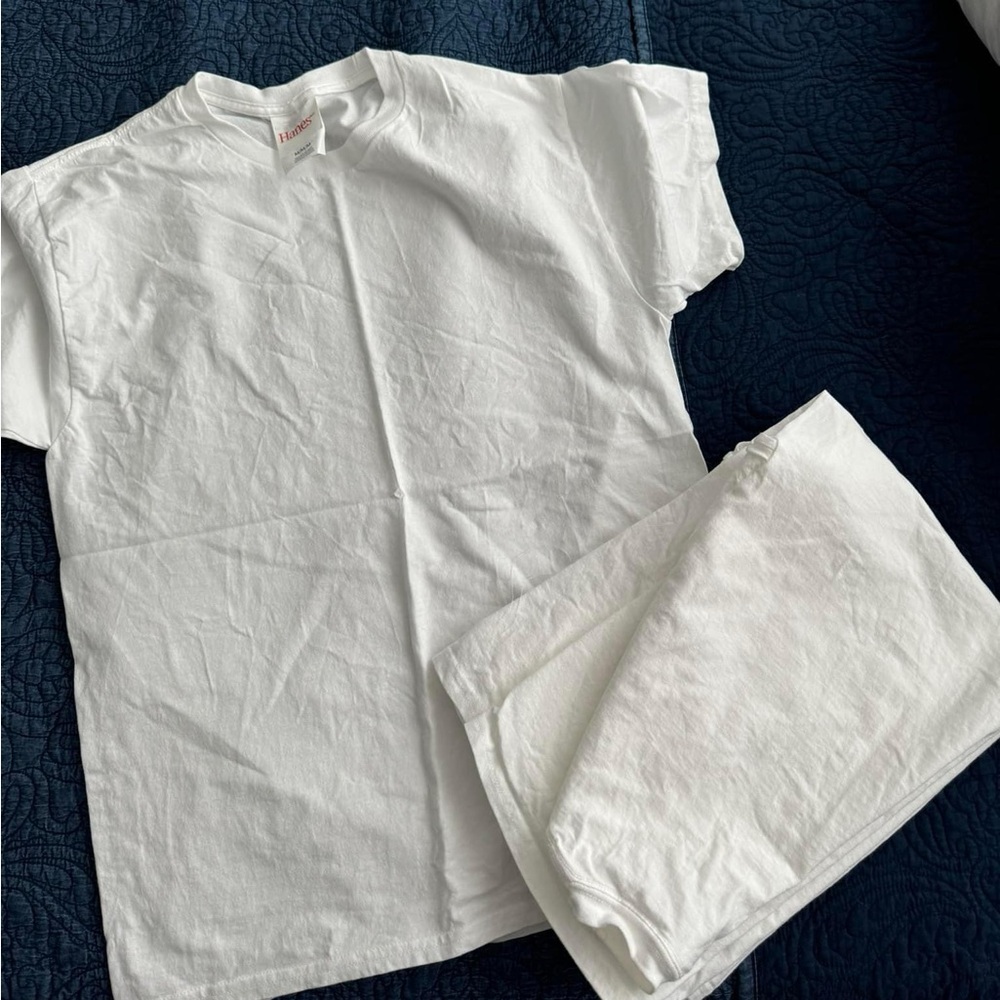 Four Hanes white t shirts cotton size medium new